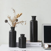 vase noir forme bouteille