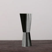 vase raye noir blanc