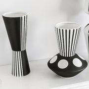 vase raye noir et blanc
