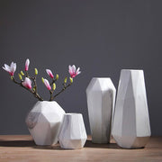 vases blanc geometrique