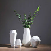 vase blanc geometrique